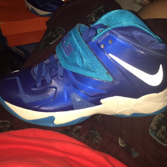 lebron soldier 7 (gs) 5.5y - Picture 3 of 4